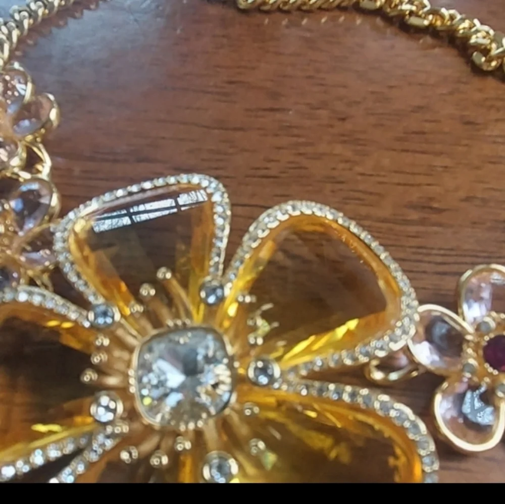 🌹 NWT Idyllia chokerFlower, Multicolored, Gold-tone plated